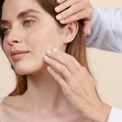 Avene Hydrance BB, nawilżająca emulsja koloryzująca SPF 30, lekka konsystencja, 40 ml