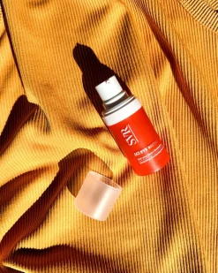 SVR [C] Eye Biotic, krem rozświetlająco-wygładzający pod oczy, 15 ml