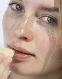 Ziaja Codziennie Wygładza Usta, peeling do ust Tropikalny Ananas, 12 ml